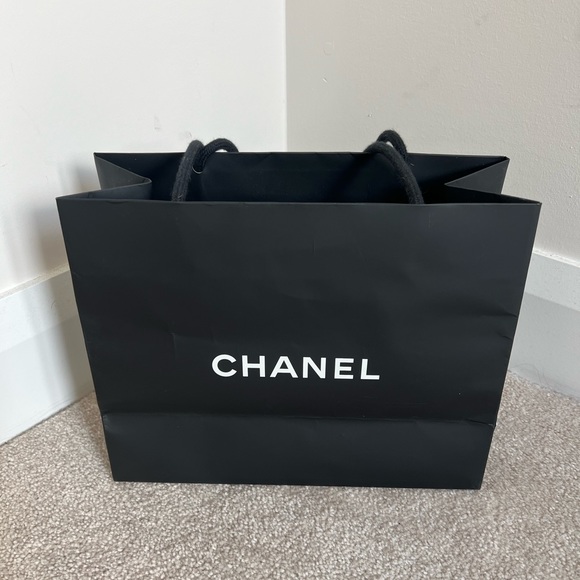 Chanel gift bag - Picture 2 of 3